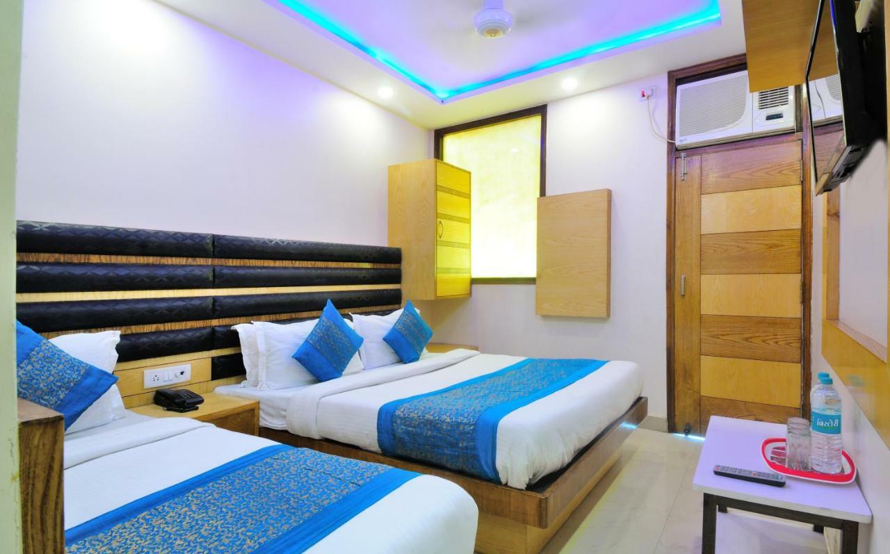 Hotel Lahorimal Deluxe Nuova Delhi Esterno foto